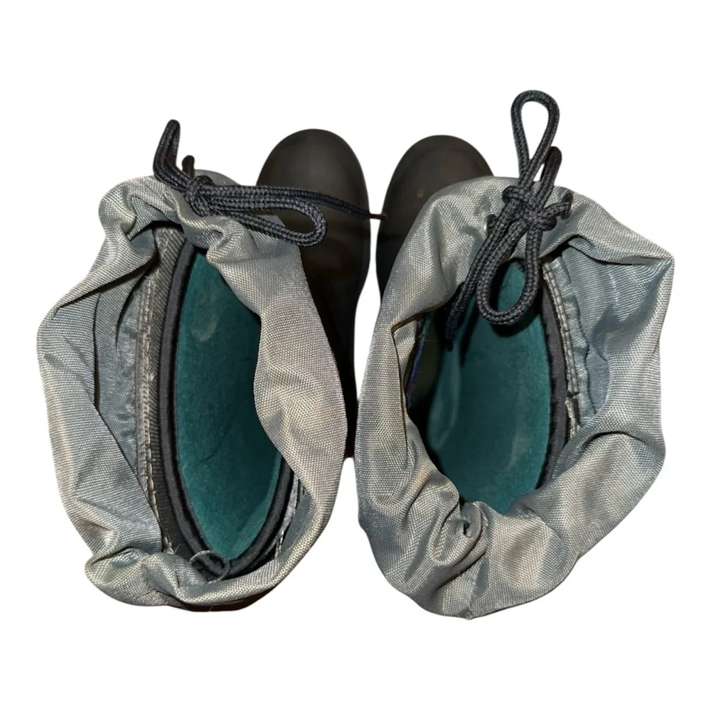 L.L. Bean Men's Black and Gray Snow Boots